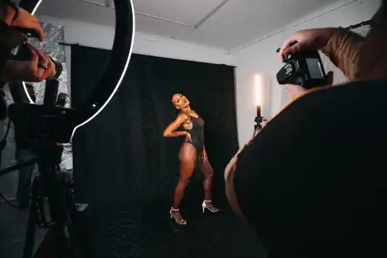 Self photo vs traditional photo studio rental — when each makes sense
