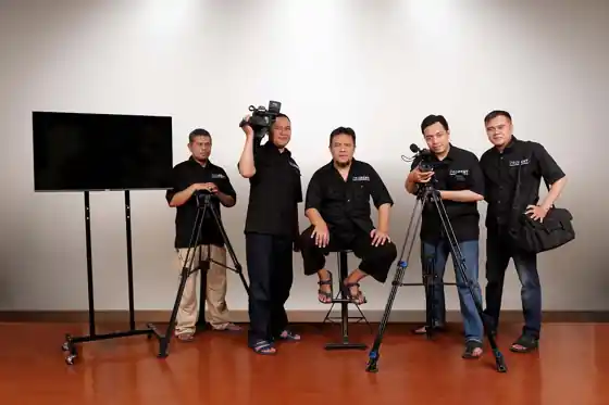 JASA LIVE STREAMING BANDUNG, Zoom Meetings Hybrid Multicam, Video Shooting Professional Terbaik Di Bandung - PRORENT MEDIA — studio interior